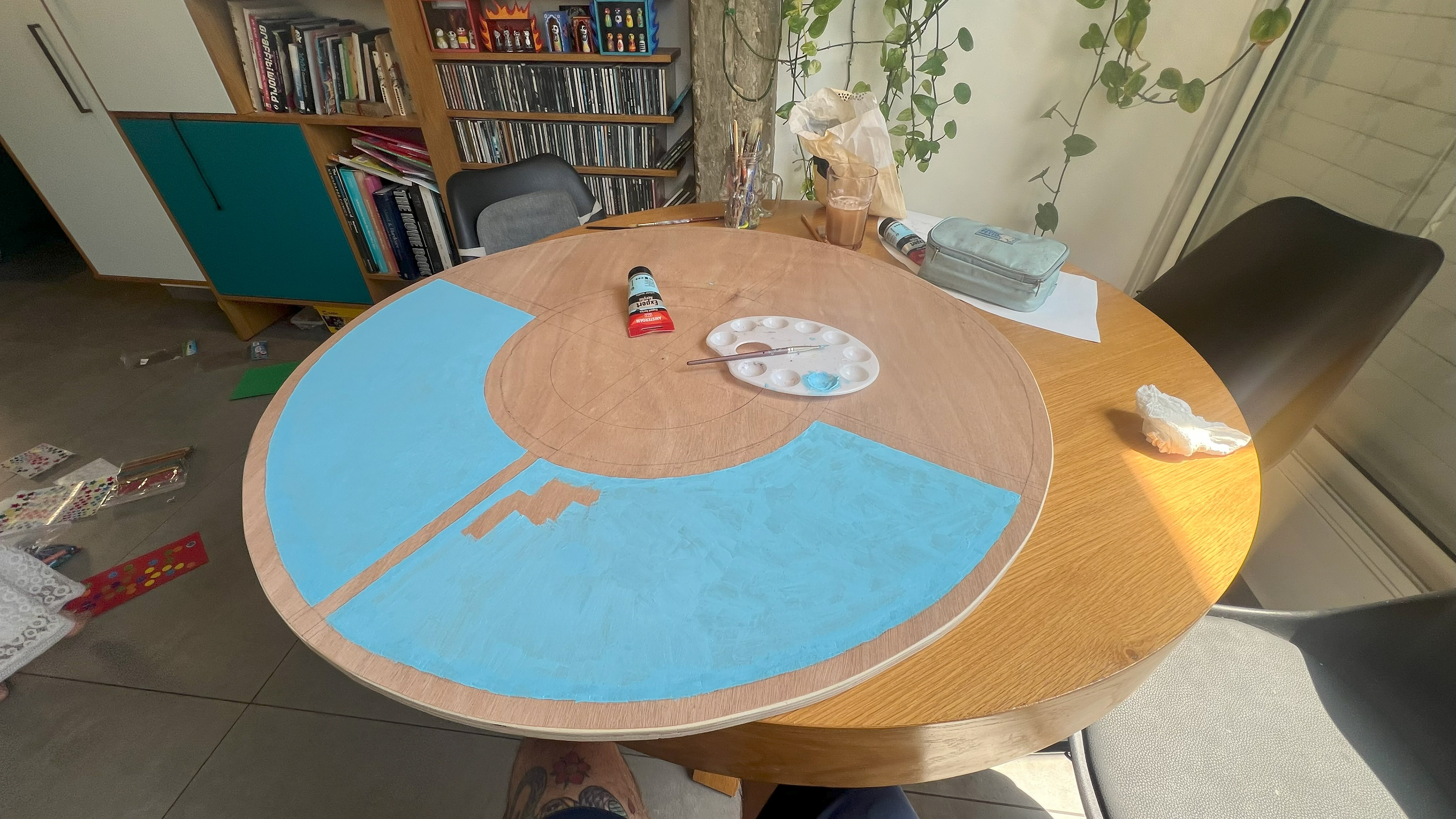 Round table, picture 7